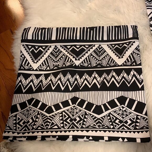 Four piece tribal pillow covers. New and never used. Zipper closure - Picture 4 of 7